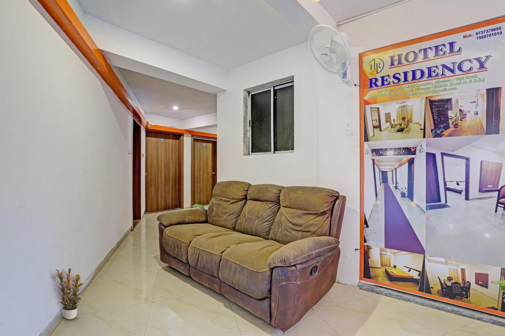 Oyo Flagship Hotel Residency Silvassa Eksteriør bilde