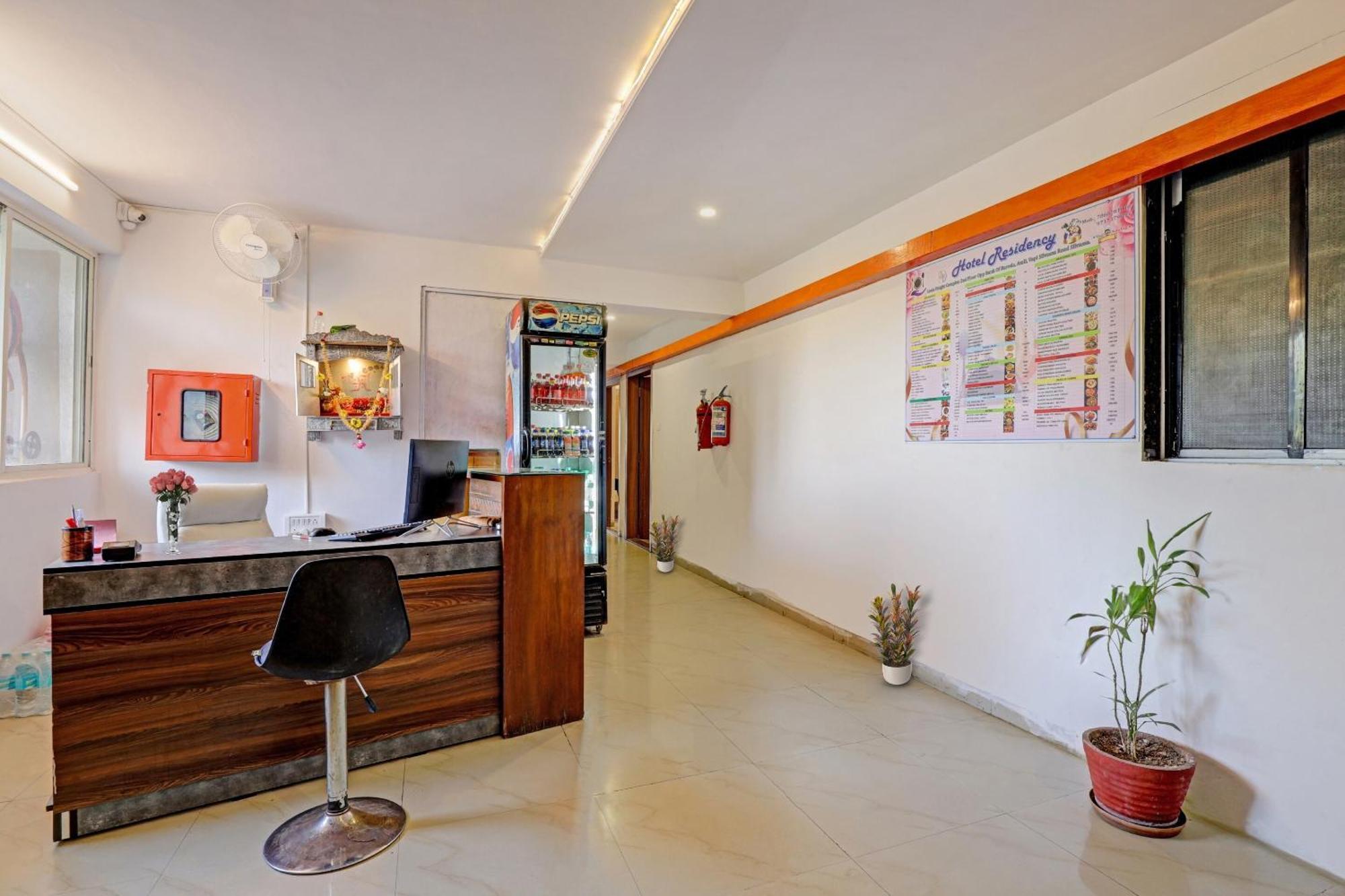 Oyo Flagship Hotel Residency Silvassa Eksteriør bilde
